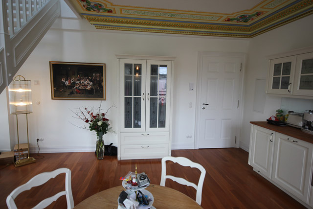 Yellow apartment — photo 7